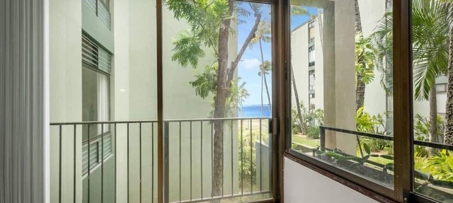 Hale Beach~Beachfront