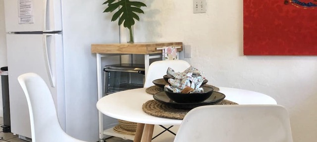 Cozy 1 bed & 1 bath, walking distance to beach.