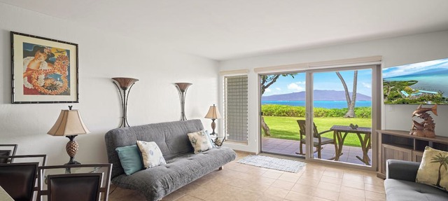 Oceanfront Condo w/Pool & Grills in Molokai!