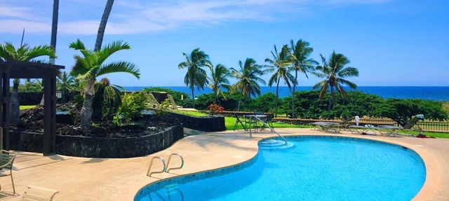 #24 King Bed and Sleeper Sofa, Great Location near Pool, Hot Tub & Grills
