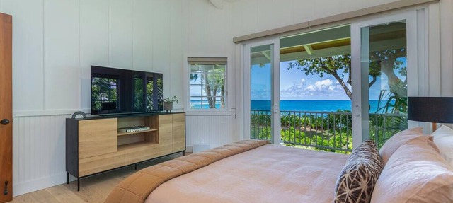 Modern Beachfront Estate near Tunnels, Sleeps 12