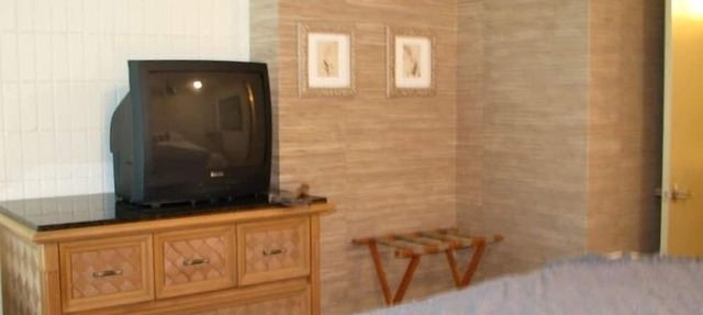 Pat's at Punaluu, Beachfront Condo - 30 Day Minimum Rental