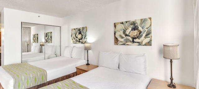 19th Floor Condo with Lanai & Sea Views - FREE Parking!