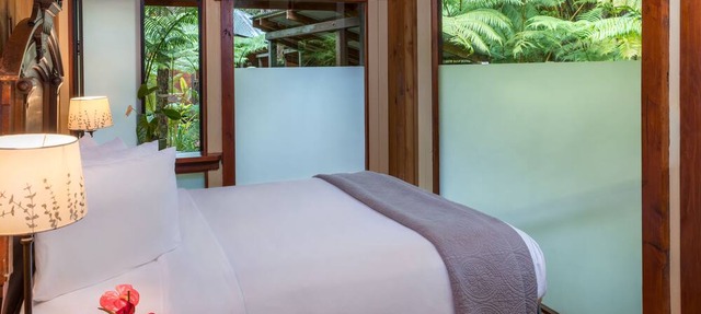 Volcano Village Lodge
