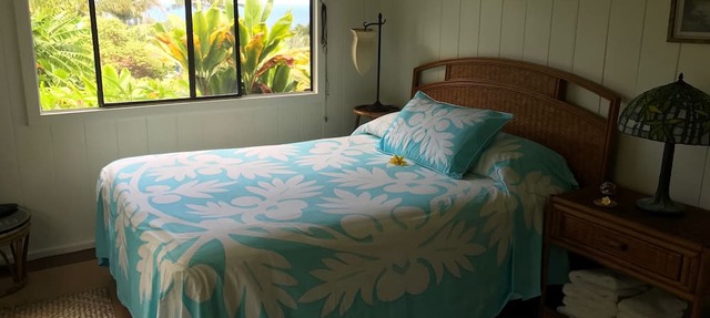 IDEAL BEACH LOCATION 2 BR LARGE DECK "PRIVATE'