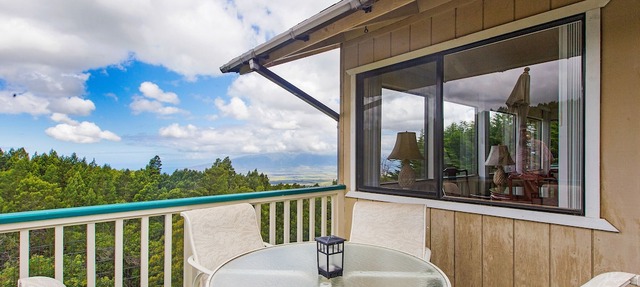 Private Home with Pool & Fruit Trees, on the Way to Haleakala National Park!