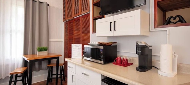 Aloha Junction Guesthouse suites, Stay and explore Kilauea Volcano
