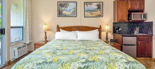 Adorable Remodeled Maui Banyan Ensuite MBQ208A