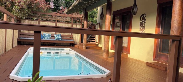 Beachfront Pool, Hot Tub, ocean & Mt Views 2 bd 2 br + Lanai Bali bed Peaceful