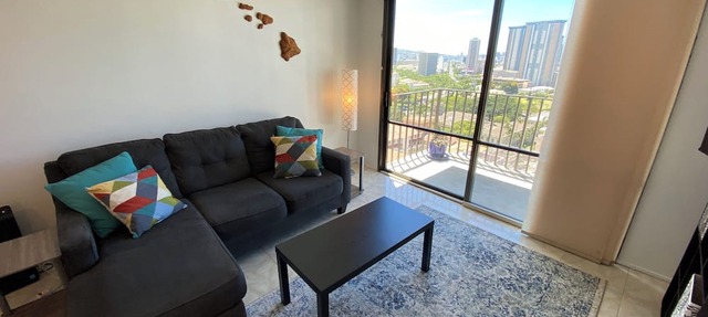 Stunning ocean, mountain, and city views from Downtown Honolulu. Pet friendly!