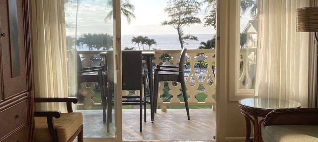 Islander on the Beach ONE-BEDROOM unit #308, Top floor, incredible Ocean Views