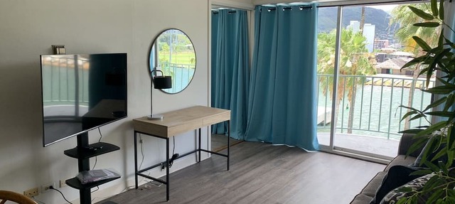 Waikiki Apartment sleeps 5 parking included