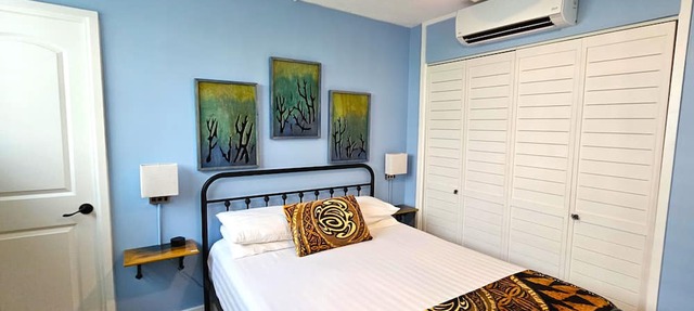 Scandia 203 - Sleeps 6, Full Kitchen, Free Parking, and 1 Block to the Beach