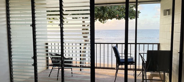Beachfront top-floor unit on Oahu's north shore!