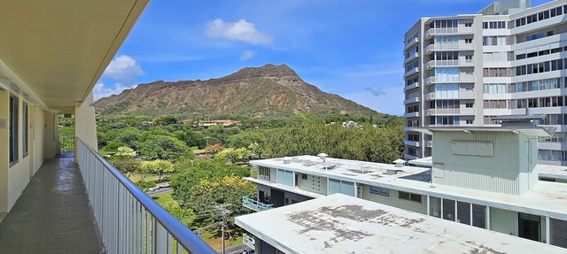 9th Floor Studio Apt, Full kitchen & Insane views!