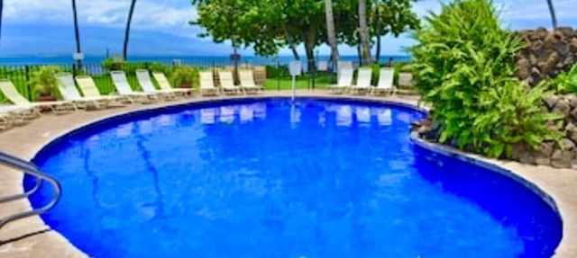 2 Bed Maui Retreat with 5 miles of beach!