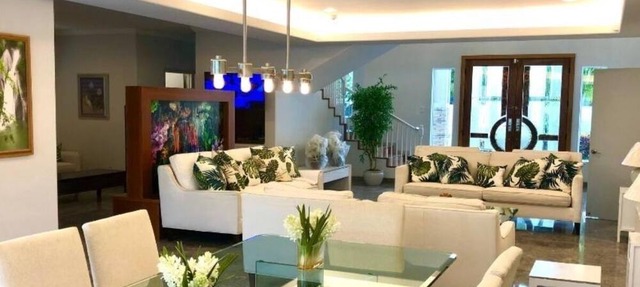 Family Estate in premier neighborhood close to waikiki