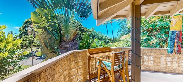 Beach/garden-view condo with wraparound lanai, pool, tennis courts, & hot tub