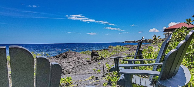 Pele's Paradise- Absolute Oceanfront Paradise with Air Conditioning!