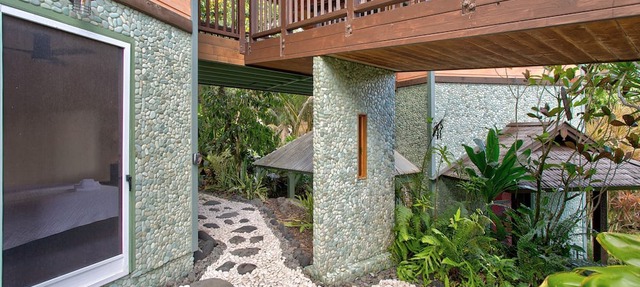 A beautiful Balinese style beach home by the famous Kehena Black Sand Beach