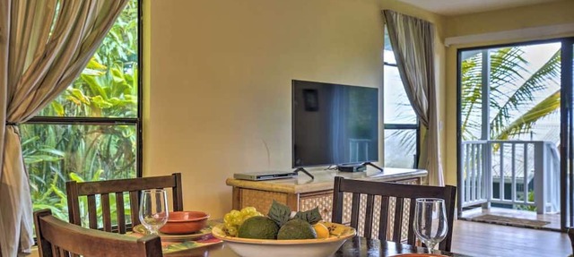 Pineapple Cottage surrounded by coffee plantations
