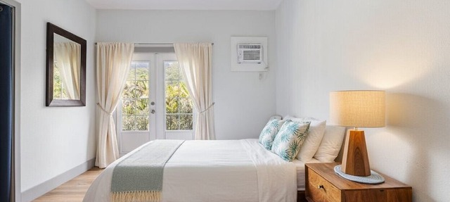 "Hina Hideaway", Views, A/C, ~5 min Walk to Beach