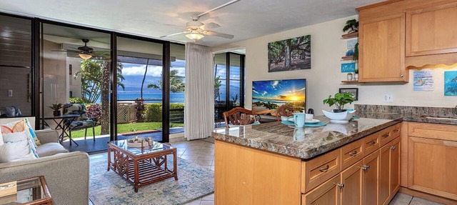Oceanfront 2BR condo w/lanai and pool access