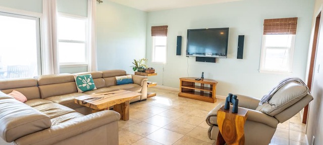 Luxurious Blue Horizon Villa near Hilo, entire villa