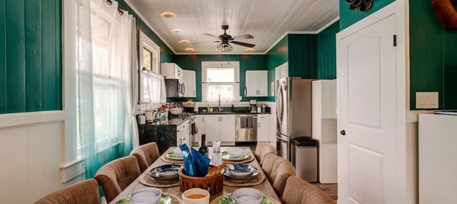 New Hula House- 3BR great Location Hilo