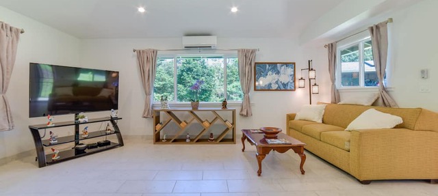 Bright Haiku Studio: Patio + Rainforest View