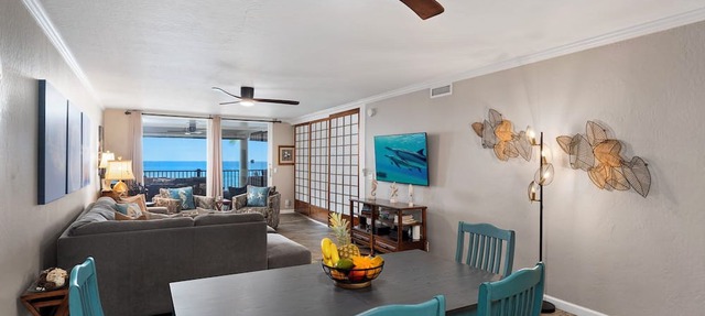 Fabulous Oceanfront Two Bedroom w/Huge Lanai & Central A/C!