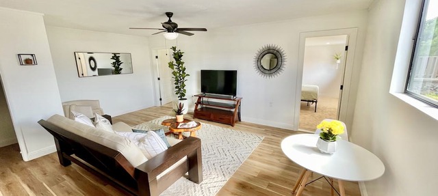 2 bedroom 1 bath cottage 10 minutes from beach