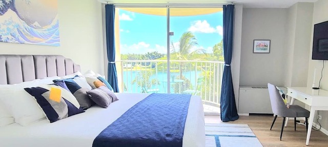 Loko Kai Nani - Stunning Lagoon Views, Pool, A/C