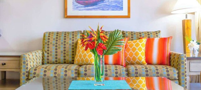 High floor hideaway w/lanai near the beach