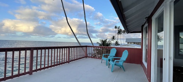 Punaluu Paradise Beach House "real ocean front"