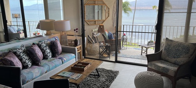 View whales from modern Top floor Oceanfront condo. Maalaea, Haleakala sunrise!