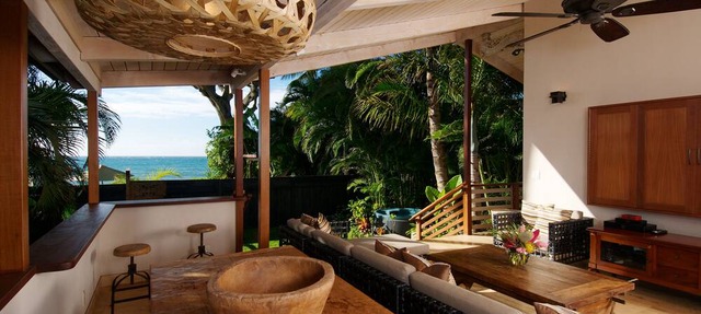 Paia Inn - 3 Bedroom Ocean Front Beach House