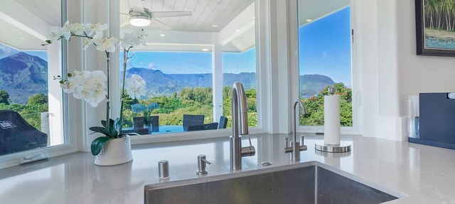 Luxury 5BR Hanalei Bay, Lumahai, Bali Hai Pool View Estate