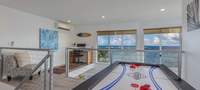 Modern, Beachfront 4 Bdrm - Eastside Retreat with A/C
