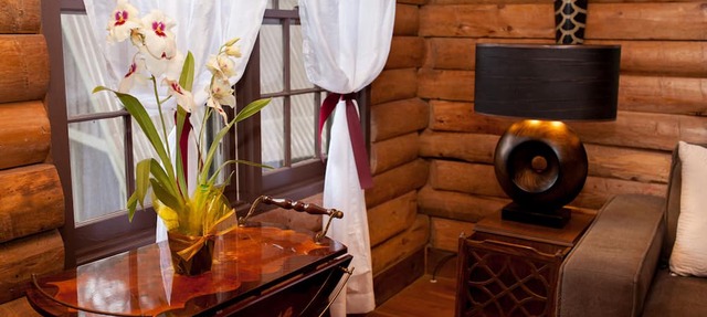 Five bedroom log cabin near Waipi'o Valley