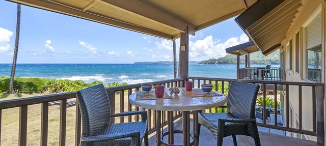 Quaint Island Charm Right On the Beach! Secluded & Laidback Seaside Retreat