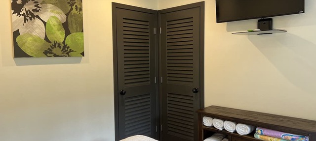 Jungle view bedroom with private entrance,outdoor private Bali style bathroom