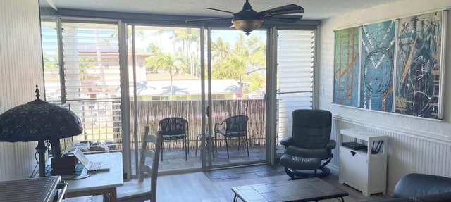 Newly renovated 2nd floor condo — 150 yards from Mama’s Beach!