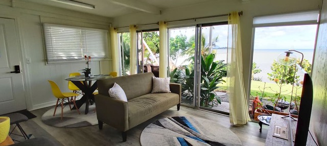 Relaxing oceanfront home overlooking Kaneohe Bay
