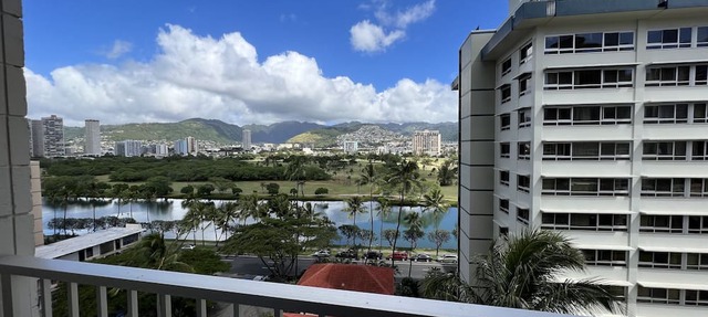 Waikiki Lanais 1 BDRM Mountain View Condo w/Free Parking on the 11th Floor
