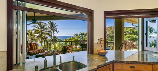 Kauai Luxury home, Private Pool & Spa, walk to the beach, restaurants and shops