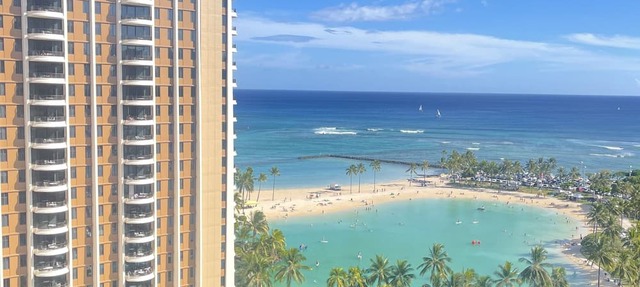 Waikiki Condo - Ocean View - Minutes from the Beach!