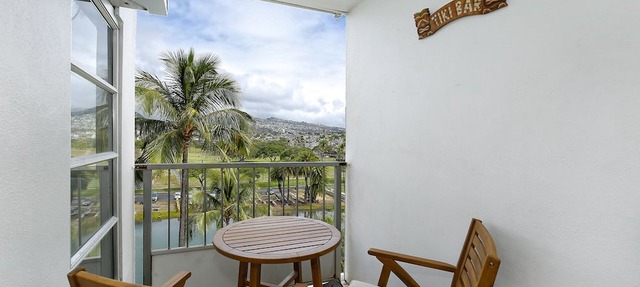 Diamond Head View Renovated Corner Unit, AC, W/D, FREE Wi-Fi & Parking!