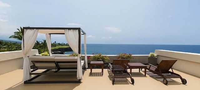 Your Perfect Hawaiian Getaway! 3 Modern Units, Oceanfront, On-site Restaurant!