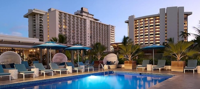 Family Vacation! 3 Convenient Units, Close to Waikiki Beach, Pool, Pets Allowed